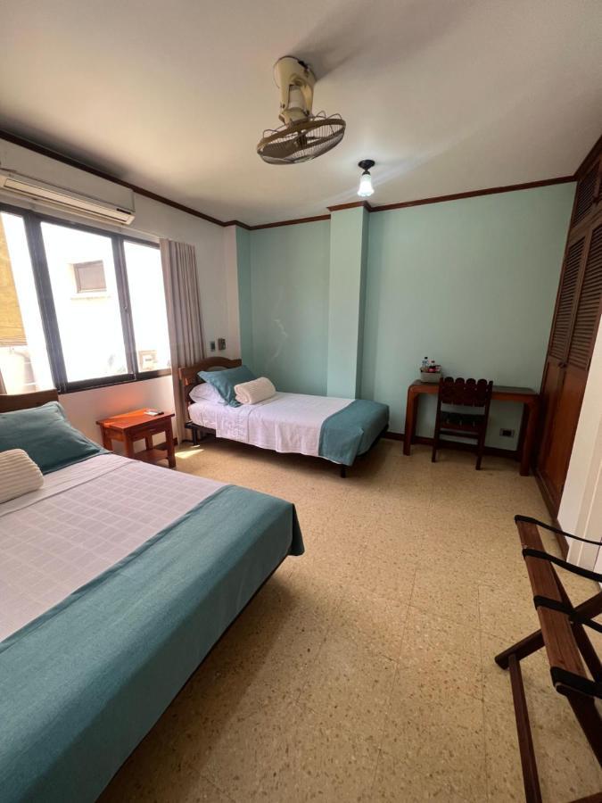 Hotel Caucasia Exterior photo