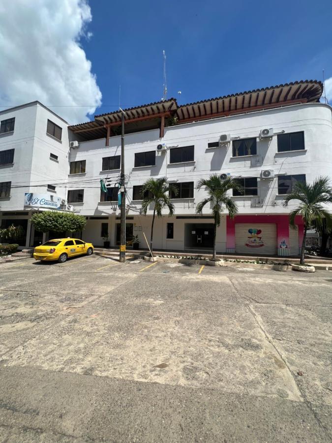 Hotel Caucasia Exterior photo